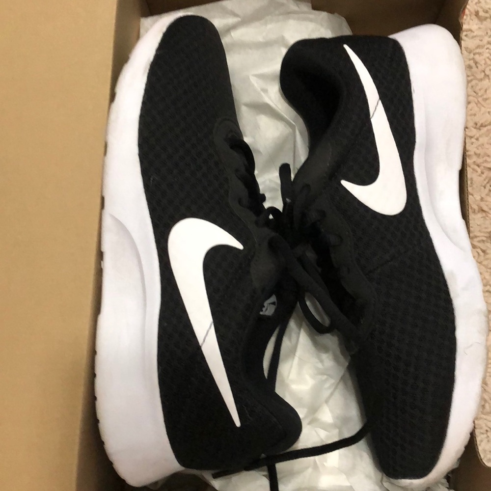 Nike Tanjun shoes